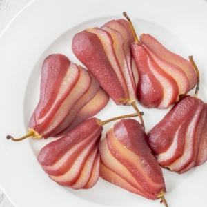 Rotweinbirnen in Scheiben geschnitten